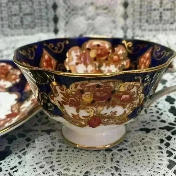 Royal Albert Heirloom Footed  Cup &
Saucer england - Picture 9 of 16